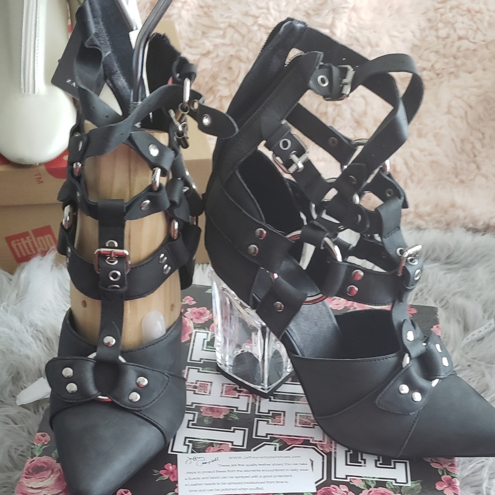 Shoe